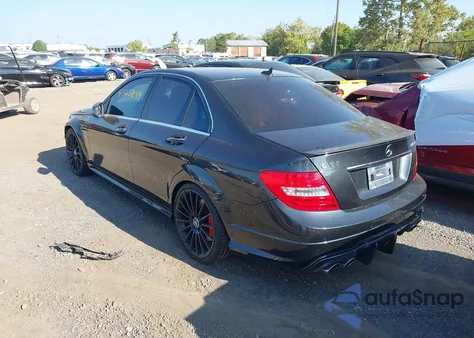2013 Mercedes-Benz C 63 Amg из США, поврежденный, VIN WDDGF7HB5DA878430